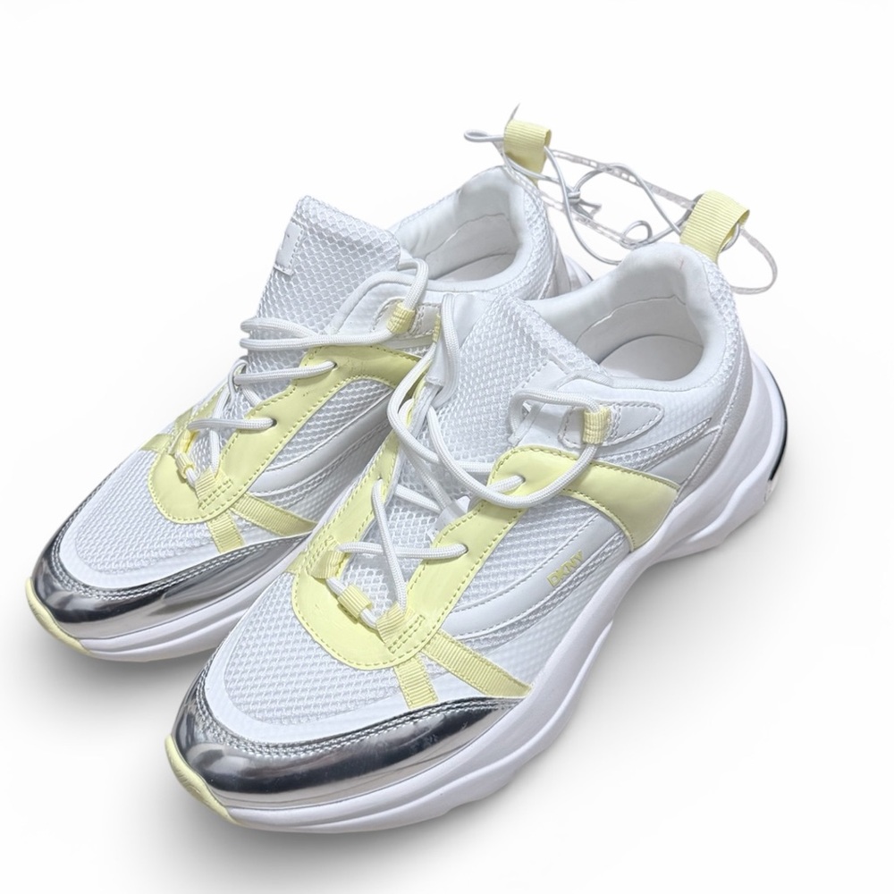 💚🌼NWOT DKNY Juna Lace-Up Sneaker in a White/Chamomile/Metallic colorway.